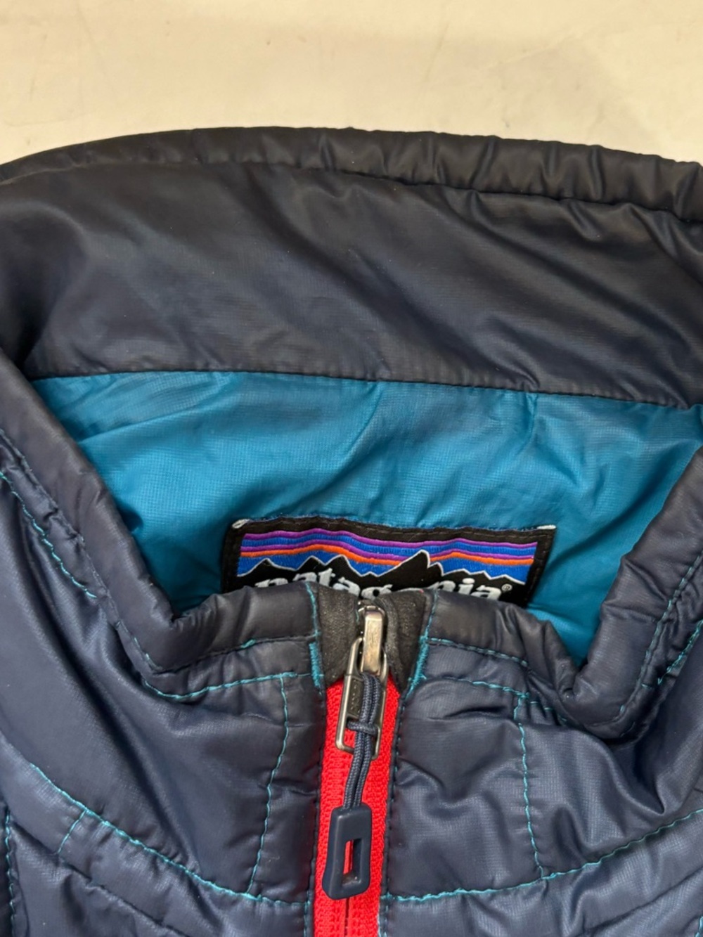 Patagonia Men’s Medium Navy Blue Red Nano Puff Jacket Outdoor Travel Hiking - Picture 5 of 8